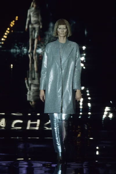 Look 19